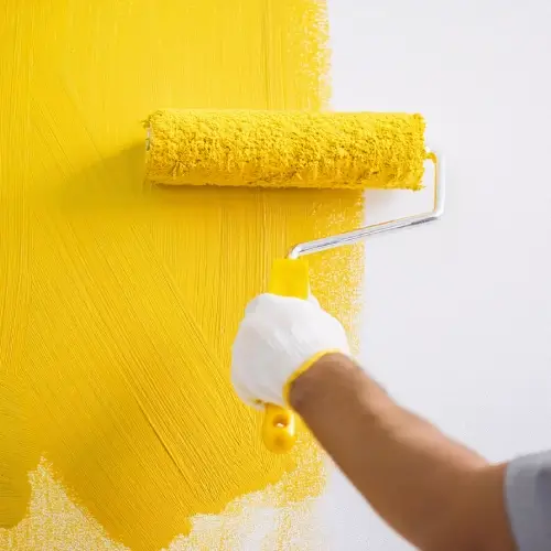 Professionelle Malerarbeit in Berlin - Präzise Wandgestaltung mit hochwertigen Farben