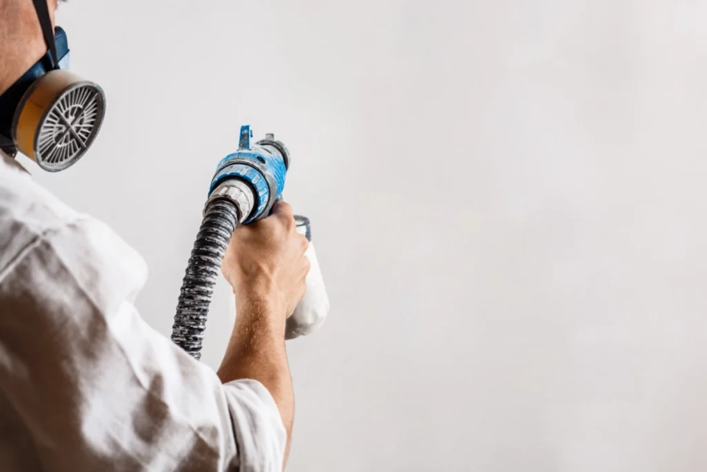 Graffiti entfernen: Verfahren nach Untergrund