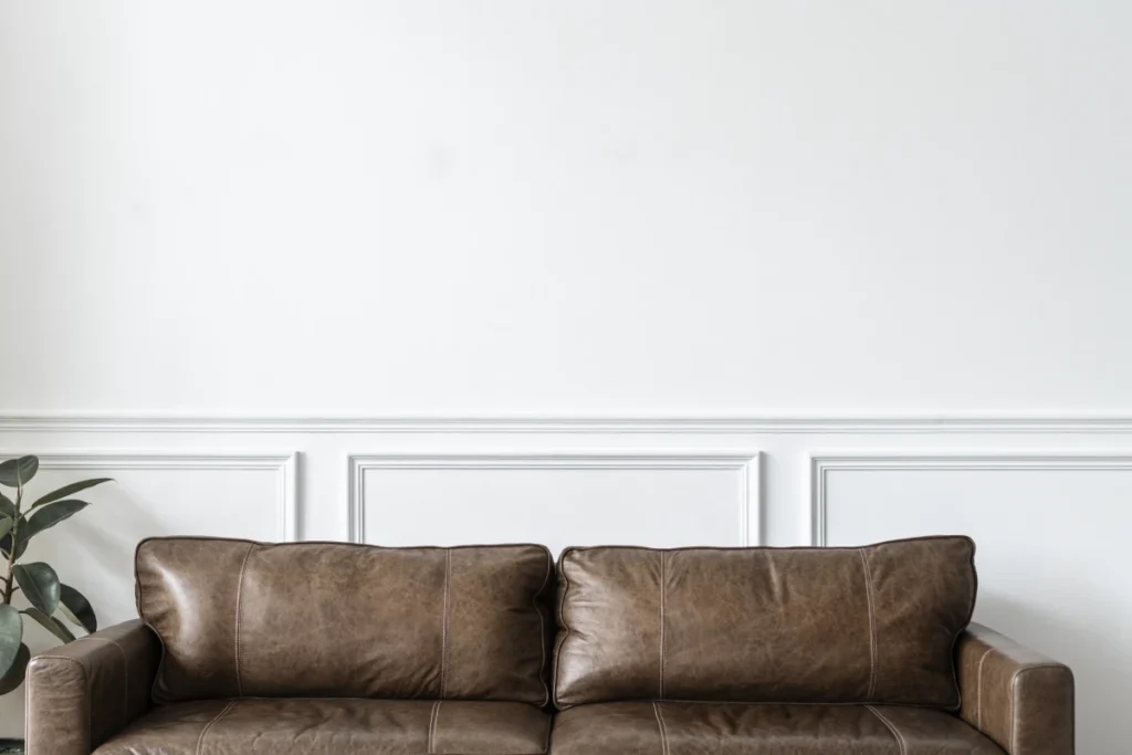 Wandgestaltung im Wohnzimmer: Farben, Akzentwände und moderne Oberflächen